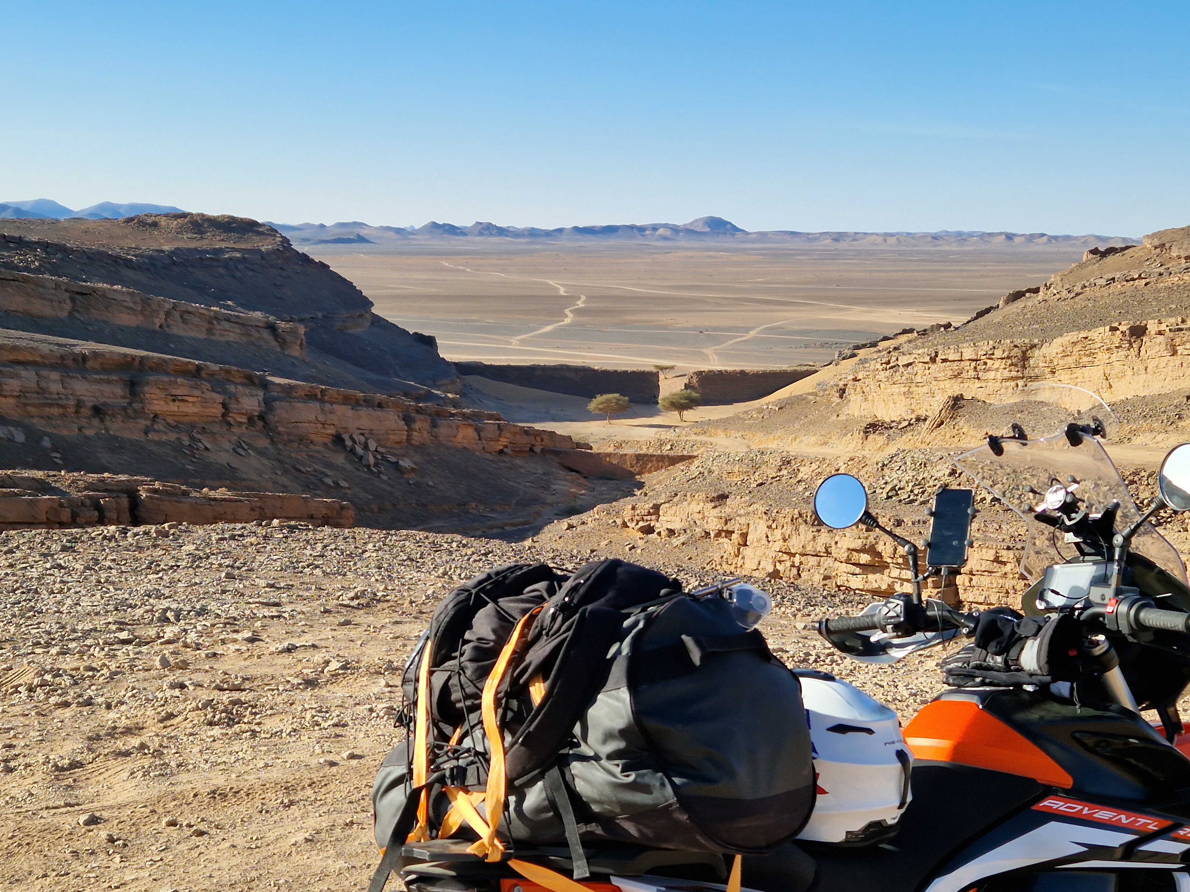 imagen moto en desierto